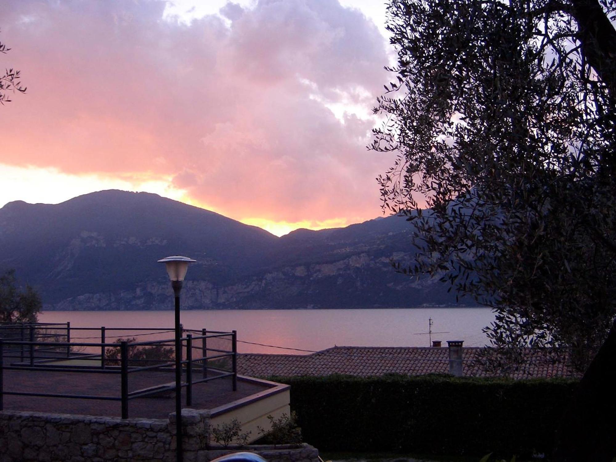 Aquacamp Hotel Brenzone sul Garda Exterior photo